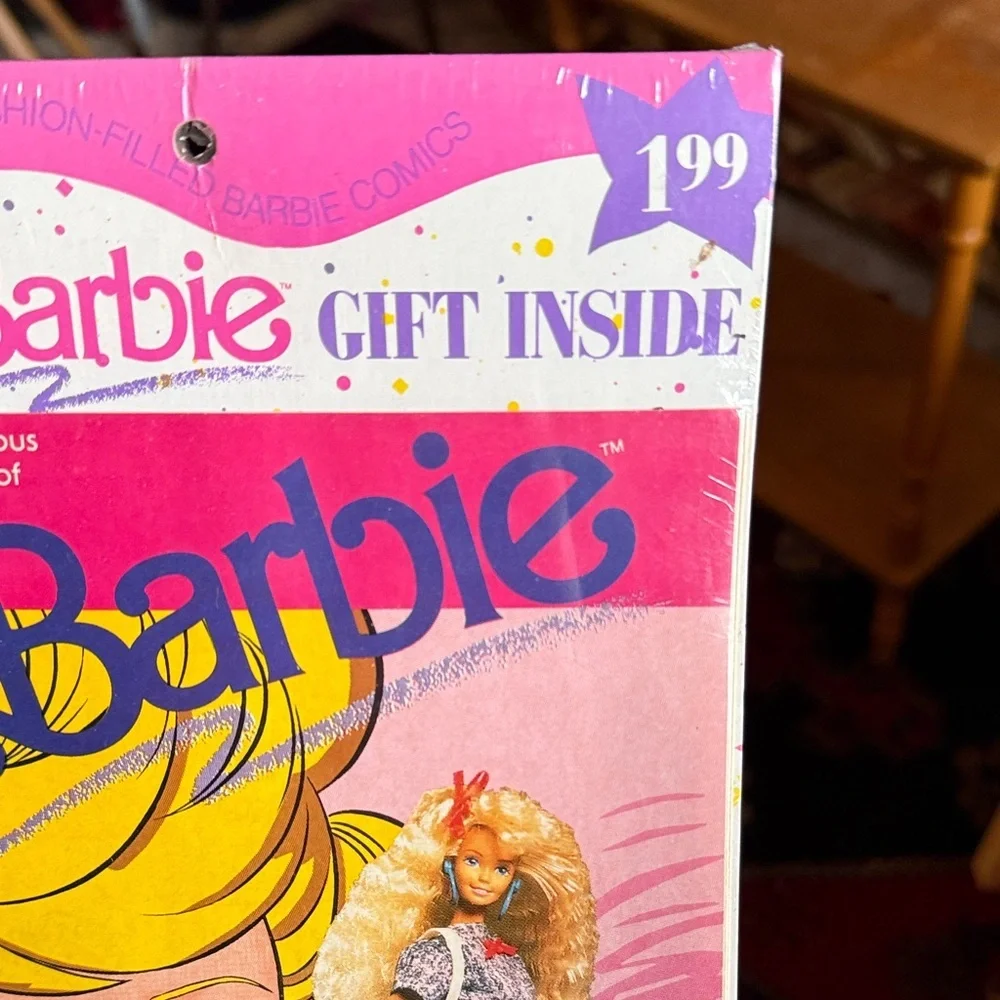 Vintage Barbie Fashion Comic Book with Pink and Yellow Cover - Picture 5 of 7